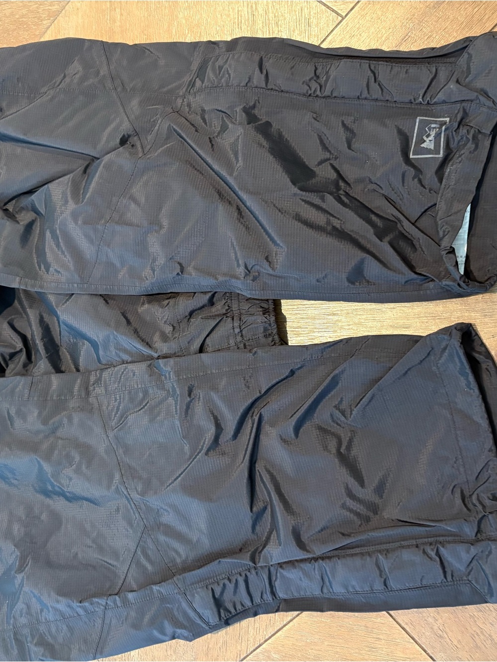 REI Rain Pants Womens Medium Petite Black Nylon Hiking Camping Outdoors EUC - Picture 5 of 8